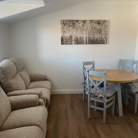2 Bedroom Central Apartment Leek Buitenkant foto