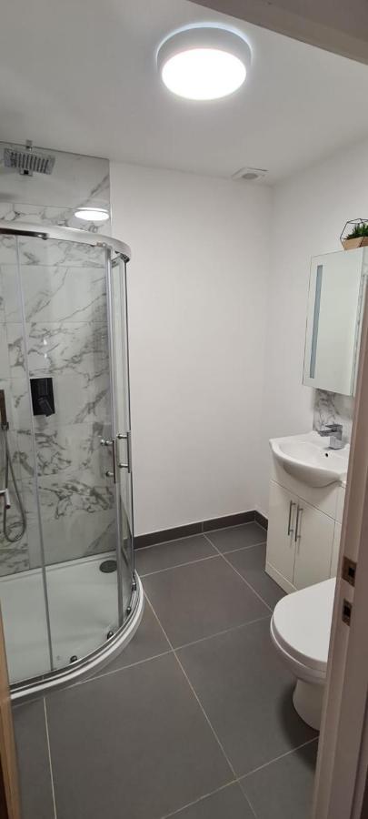 2 Bedroom Central Apartment Leek Buitenkant foto